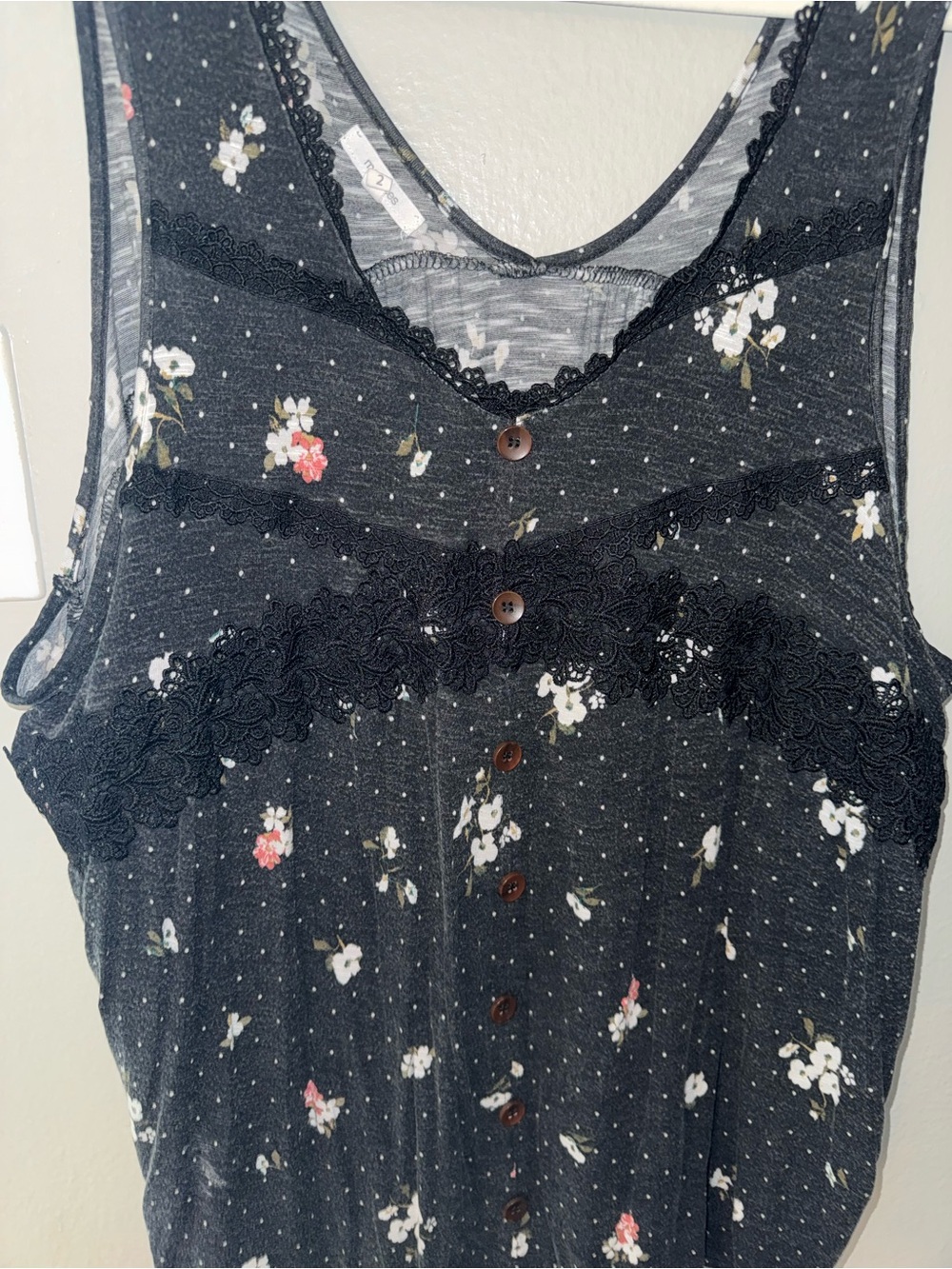 2X Black Floral Button-Front Tank with Lace detailing - Picture 2 of 6